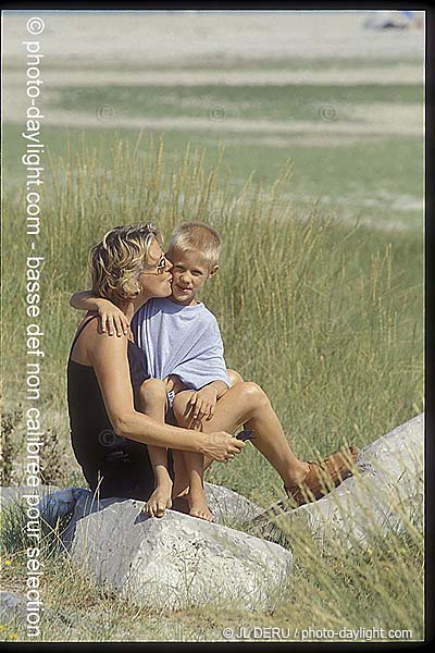 petit garon et sa mre  - little boy and  mother